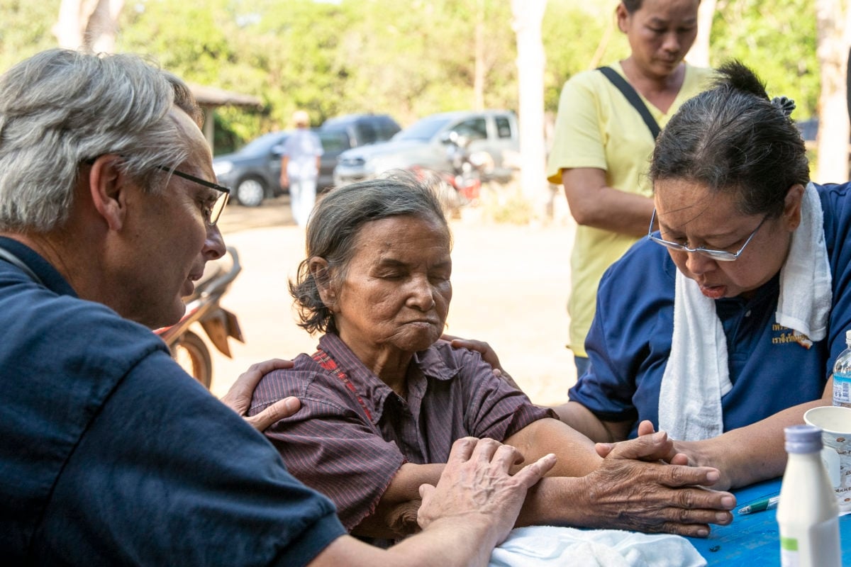 16108953-oracao-tailandia 7 de 11 nações do Sudeste Asiático perseguem cristãos