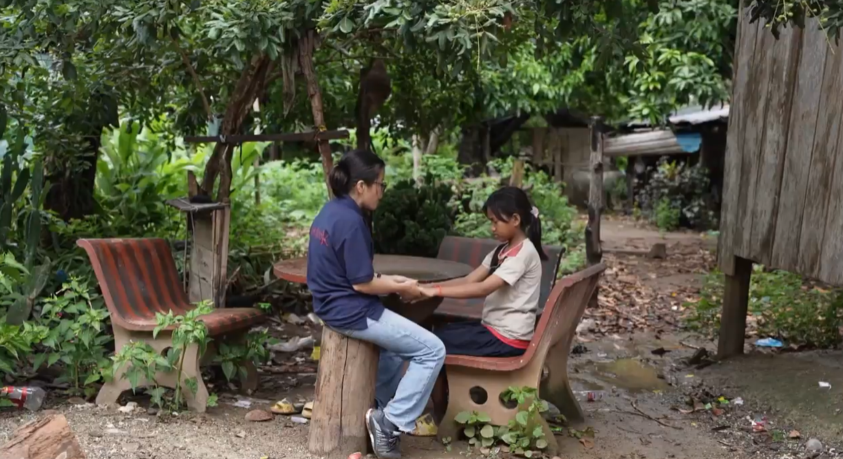 3891835159- Após assistir desenho sobre a Criação, menina budista aceita Jesus: “Ele é meu Salvador”