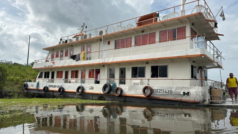 265029552- Missão batiza crianças e adultos em ação evangelística na Amazônia