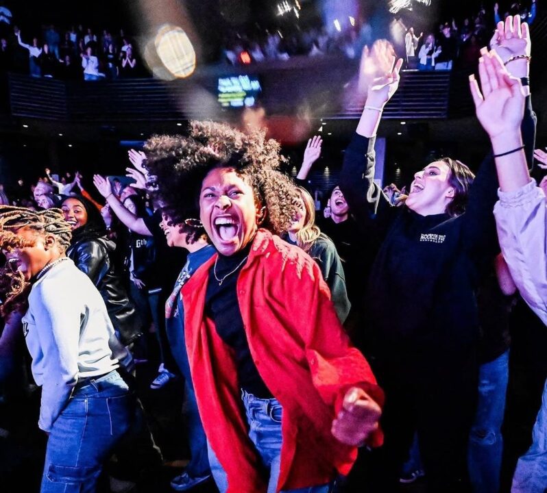 3958816975-jovens-europa Evangelistas percorrem 30 países na Europa e levam mais de 1.500 jovens a Jesus