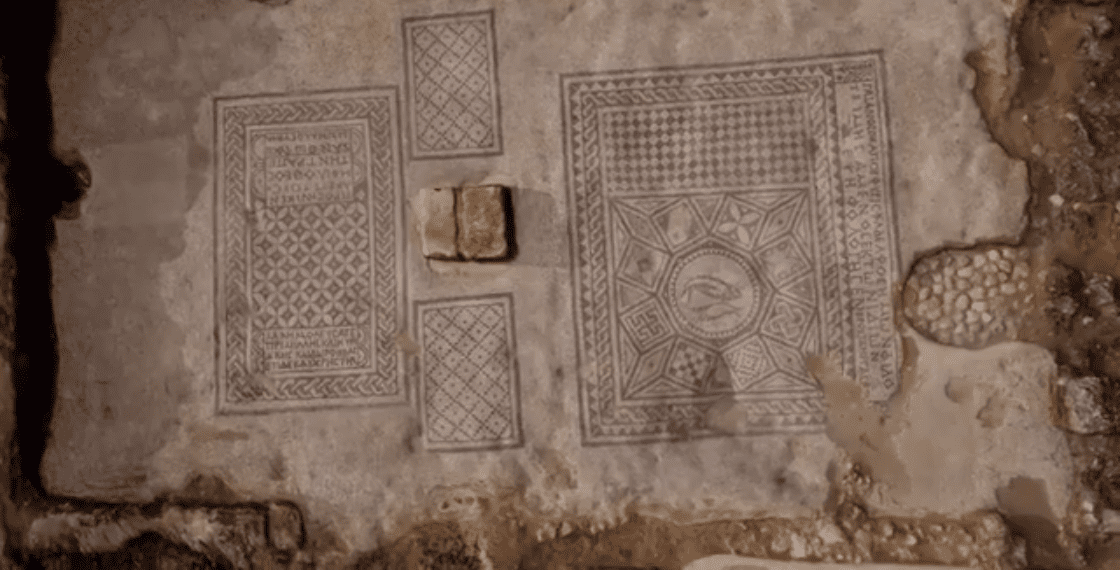 393271392-mosaico Arqueólogos descobrem antiga 'fábrica' usada para produzir a púrpura mencionada na Bíblia