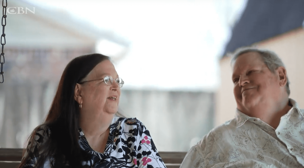 4068705429- Locutor de rádio sai do coma após esposa orar a Bíblia: “O poder da oração é real”